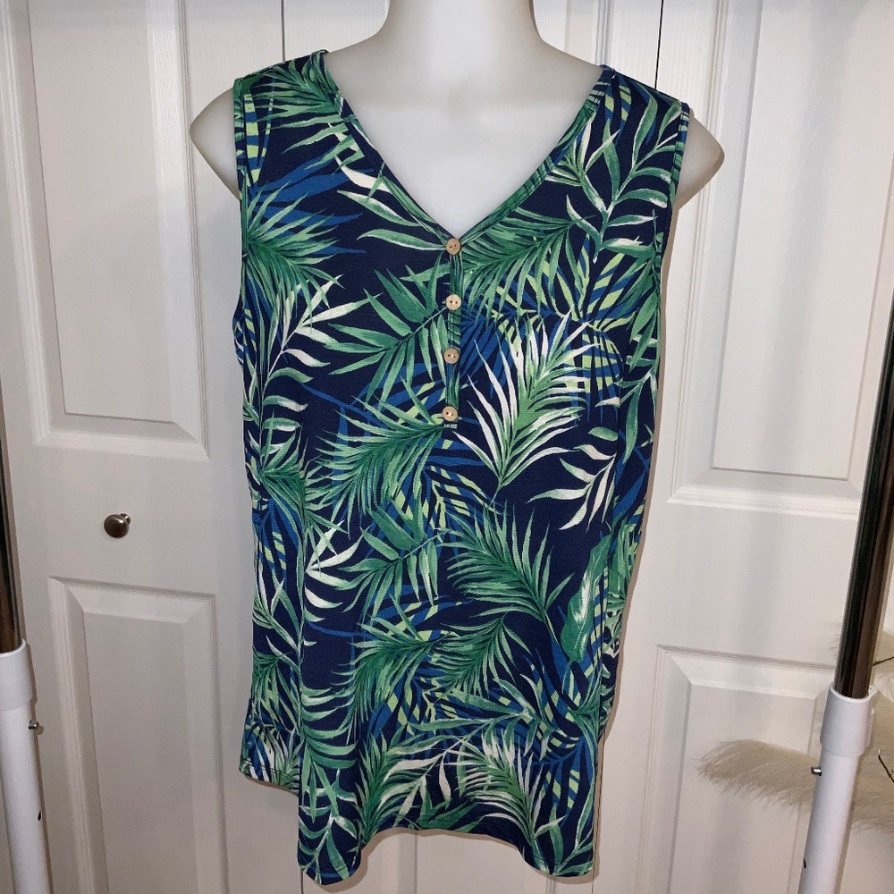Late August tropical floral sleeveless blouse women's size medium.